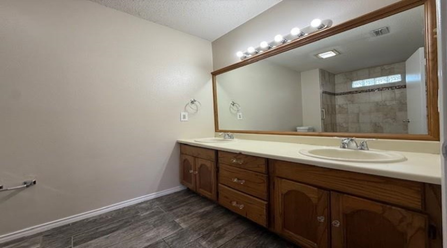 4320 Revolution Rd, Laredo, Texas 78046, 3 Bedrooms Bedrooms, 5 Rooms Rooms,2 BathroomsBathrooms,Residential,For Rent,4320 Revolution Rd,20254673