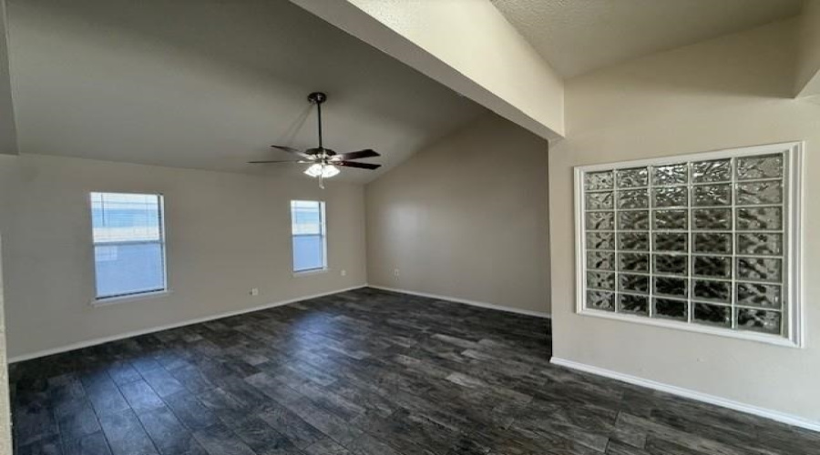 4320 Revolution Rd, Laredo, Texas 78046, 3 Bedrooms Bedrooms, 5 Rooms Rooms,2 BathroomsBathrooms,Residential,For Rent,4320 Revolution Rd,20254673