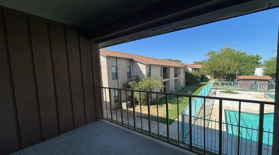 100 E Hillside Rd, Laredo, Texas 78041, 1 Bedroom Bedrooms, 3 Rooms Rooms,1 BathroomBathrooms,Residential,For Rent,100 E Hillside Rd,20254674