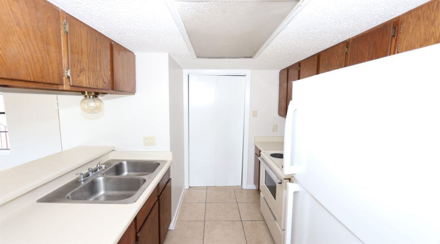 100 E Hillside Rd, Laredo, Texas 78041, 1 Bedroom Bedrooms, 3 Rooms Rooms,1 BathroomBathrooms,Residential,For Sale,100 E Hillside Rd,20254675