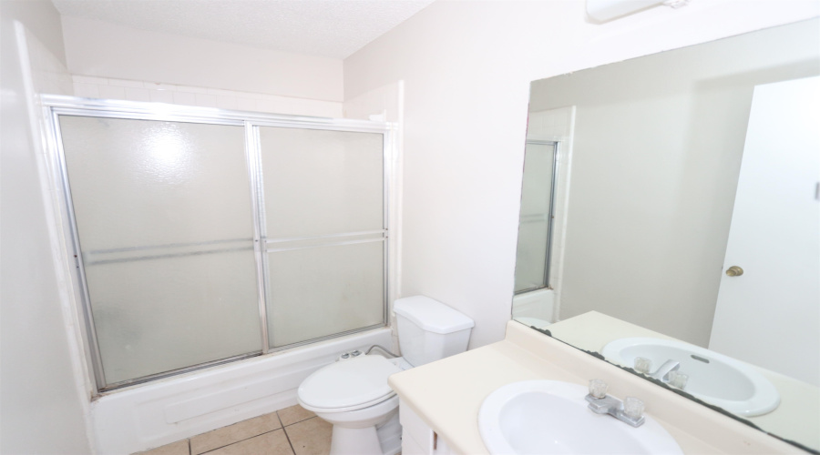 100 E Hillside Rd, Laredo, Texas 78041, 1 Bedroom Bedrooms, 3 Rooms Rooms,1 BathroomBathrooms,Residential,For Sale,100 E Hillside Rd,20254675