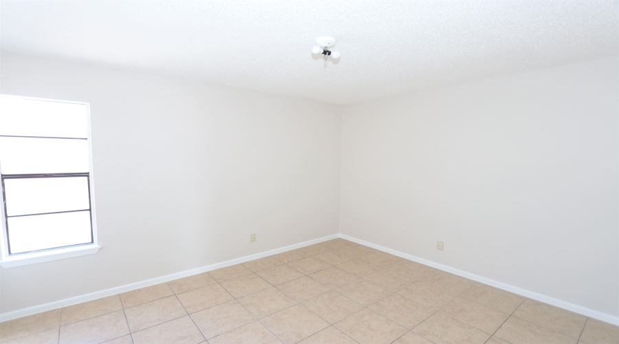 100 E Hillside Rd, Laredo, Texas 78041, 1 Bedroom Bedrooms, 3 Rooms Rooms,1 BathroomBathrooms,Residential,For Sale,100 E Hillside Rd,20254675