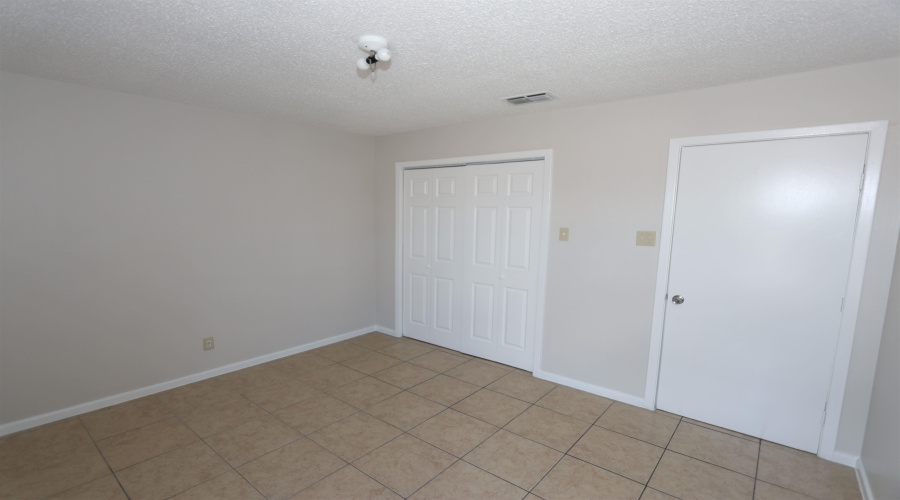 100 E Hillside Rd, Laredo, Texas 78041, 1 Bedroom Bedrooms, 3 Rooms Rooms,1 BathroomBathrooms,Residential,For Sale,100 E Hillside Rd,20254675