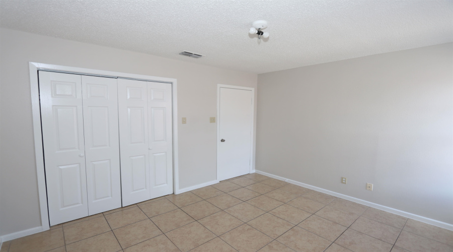 100 E Hillside Rd, Laredo, Texas 78041, 1 Bedroom Bedrooms, 3 Rooms Rooms,1 BathroomBathrooms,Residential,For Sale,100 E Hillside Rd,20254675