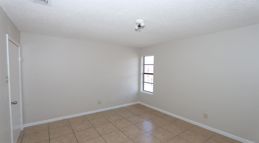 100 E Hillside Rd, Laredo, Texas 78041, 1 Bedroom Bedrooms, 3 Rooms Rooms,1 BathroomBathrooms,Residential,For Sale,100 E Hillside Rd,20254675