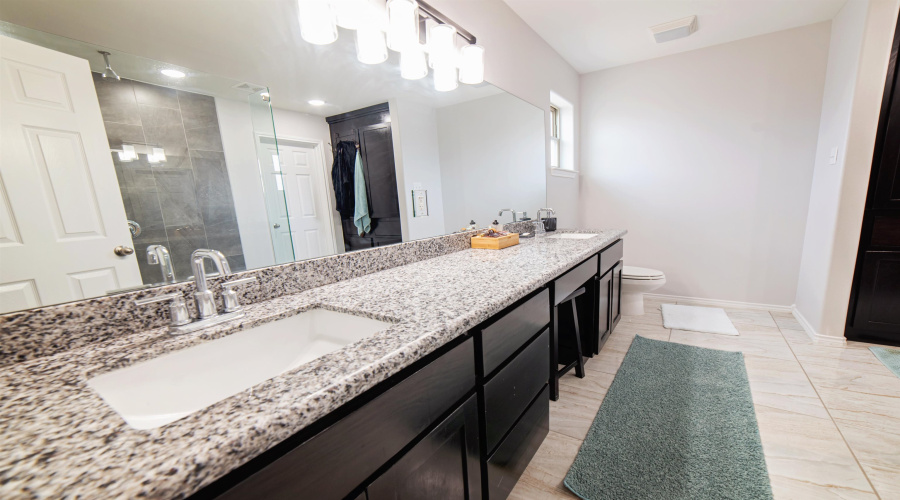 5405 Jersey Dr., LAREDO, Texas 78043, 4 Bedrooms Bedrooms, 6 Rooms Rooms,3 BathroomsBathrooms,Residential,For Sale,5405 Jersey Dr.,20254677