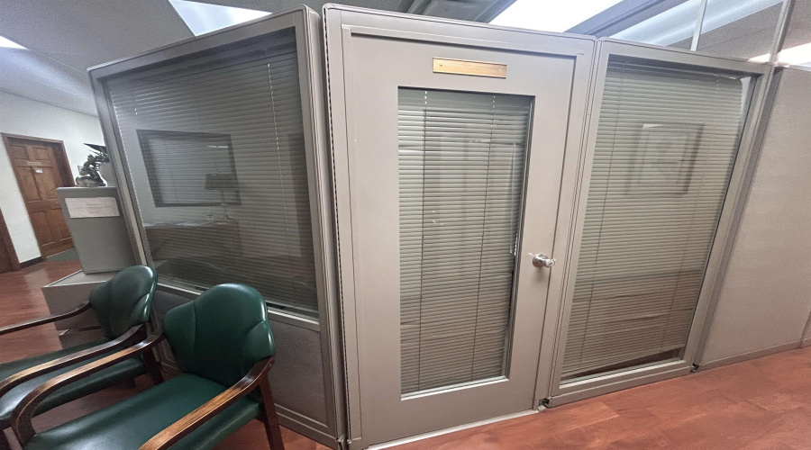 107 Calle Del Norte, Laredo, Texas 78041, 6 Rooms Rooms,2 BathroomsBathrooms,Commercial retail/office,For Rent,107 Calle Del Norte,20254683