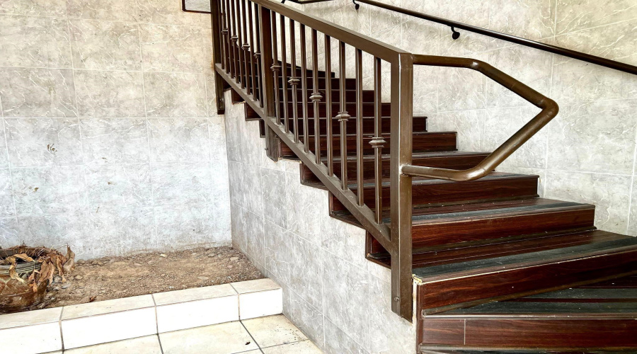 102 E Calton Rd, Laredo, Texas 78041, 6 Rooms Rooms,4 BathroomsBathrooms,Commercial retail/office,For Rent,102 E Calton Rd,20254684