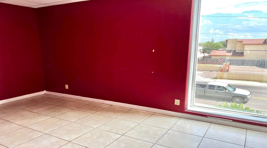 102 E Calton Rd, Laredo, Texas 78041, 6 Rooms Rooms,4 BathroomsBathrooms,Commercial retail/office,For Rent,102 E Calton Rd,20254684