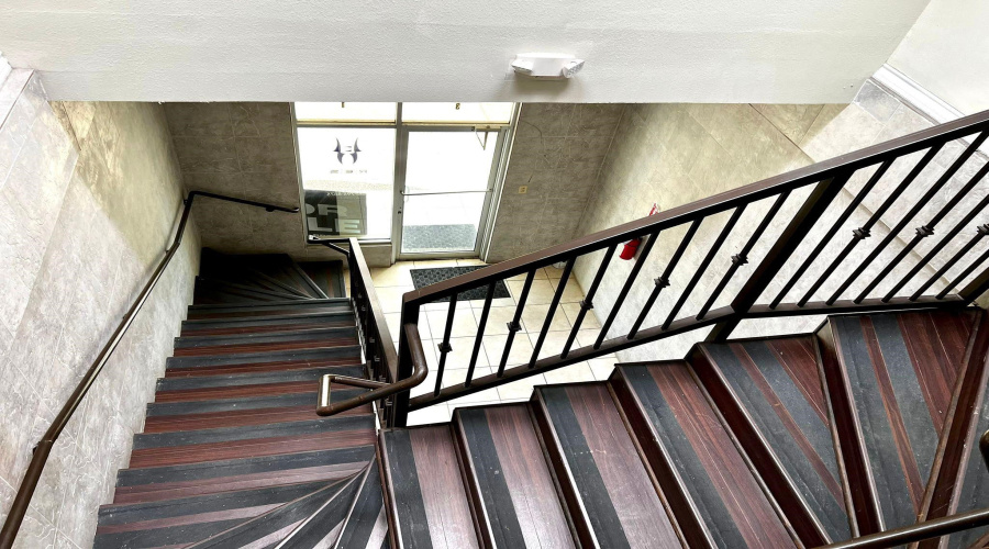 102 E Calton Rd, Laredo, Texas 78041, 6 Rooms Rooms,4 BathroomsBathrooms,Commercial retail/office,For Rent,102 E Calton Rd,20254684