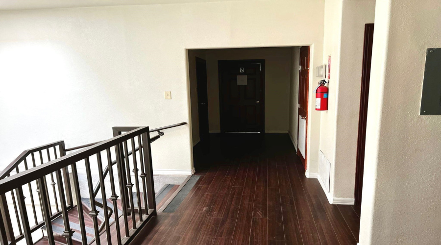 102 E Calton Rd, Laredo, Texas 78041, 6 Rooms Rooms,4 BathroomsBathrooms,Commercial retail/office,For Rent,102 E Calton Rd,20254684