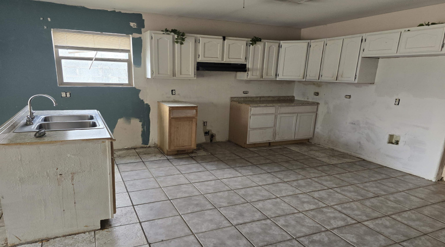 614 Susie Dr, Laredo, Texas 78046-8517, 3 Bedrooms Bedrooms, 5 Rooms Rooms,2 BathroomsBathrooms,Residential,For Sale,614 Susie Dr,20254075