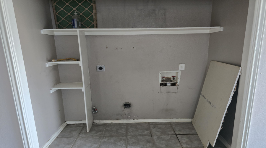 614 Susie Dr, Laredo, Texas 78046-8517, 3 Bedrooms Bedrooms, 5 Rooms Rooms,2 BathroomsBathrooms,Residential,For Sale,614 Susie Dr,20254075