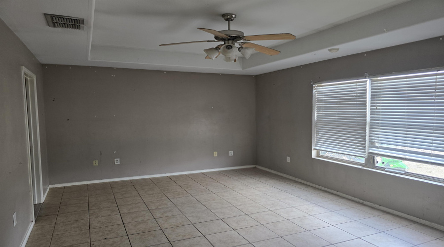 614 Susie Dr, Laredo, Texas 78046-8517, 3 Bedrooms Bedrooms, 5 Rooms Rooms,2 BathroomsBathrooms,Residential,For Sale,614 Susie Dr,20254075