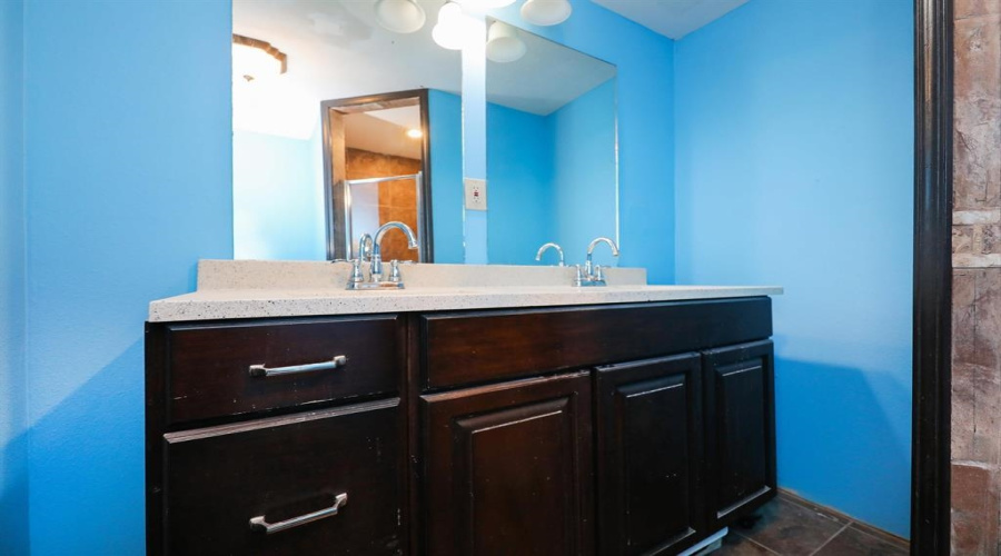 323 Santander Dr, Laredo, Texas 78046, 4 Bedrooms Bedrooms, 7 Rooms Rooms,3 BathroomsBathrooms,Residential,For Sale,323 Santander Dr,20254682