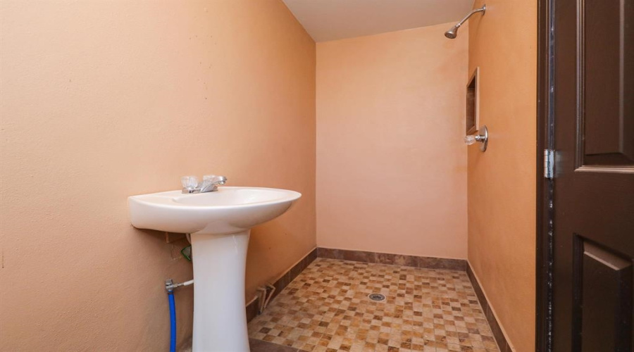 323 Santander Dr, Laredo, Texas 78046, 4 Bedrooms Bedrooms, 7 Rooms Rooms,3 BathroomsBathrooms,Residential,For Sale,323 Santander Dr,20254682