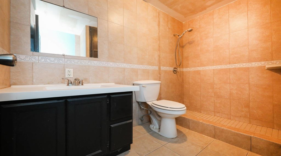 323 Santander Dr, Laredo, Texas 78046, 4 Bedrooms Bedrooms, 7 Rooms Rooms,3 BathroomsBathrooms,Residential,For Sale,323 Santander Dr,20254682