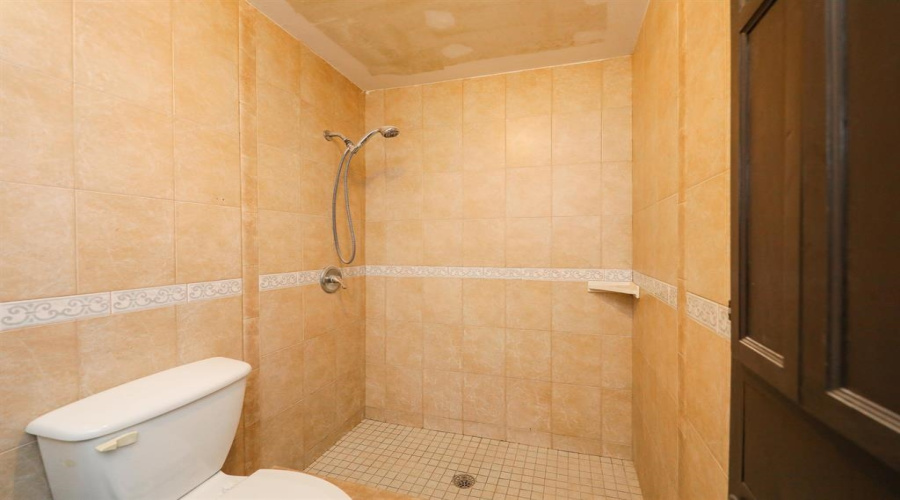 323 Santander Dr, Laredo, Texas 78046, 4 Bedrooms Bedrooms, 7 Rooms Rooms,3 BathroomsBathrooms,Residential,For Sale,323 Santander Dr,20254682