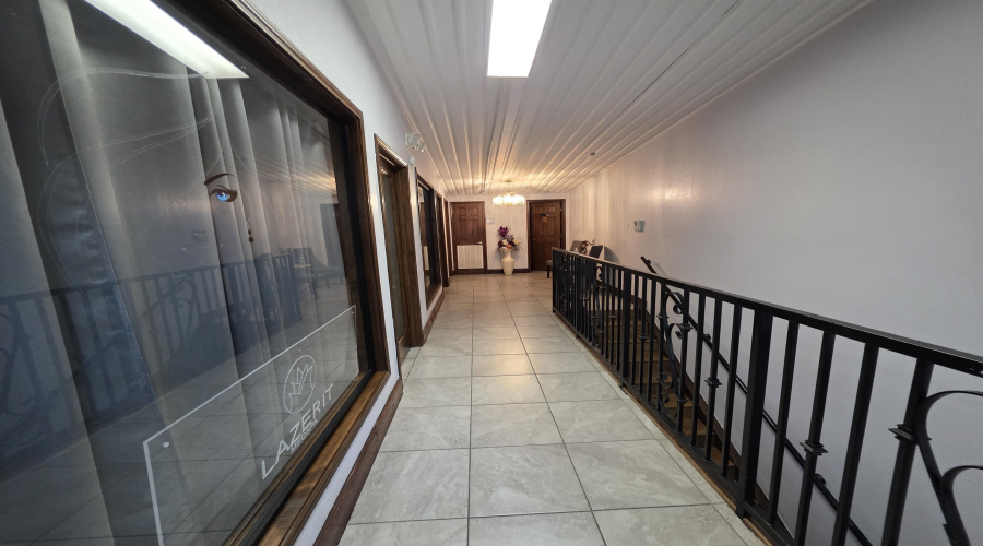 201 W Hillside Rd, Laredo, Texas 78041, 1 Room Rooms,2 BathroomsBathrooms,Commercial retail/office,For Sale,201 W Hillside Rd,20254687