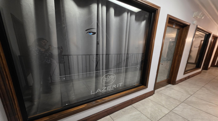 201 W Hillside Rd, Laredo, Texas 78041, 1 Room Rooms,2 BathroomsBathrooms,Commercial retail/office,For Sale,201 W Hillside Rd,20254687