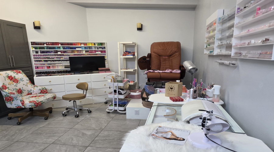 201 W Hillside Rd, Laredo, Texas 78041, 1 Room Rooms,2 BathroomsBathrooms,Commercial retail/office,For Sale,201 W Hillside Rd,20254687