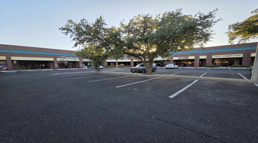 201 W Hillside Rd, Laredo, Texas 78041, 1 Room Rooms,2 BathroomsBathrooms,Commercial retail/office,For Sale,201 W Hillside Rd,20254687