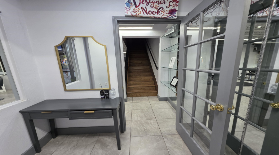 201 W Hillside Rd, Laredo, Texas 78041, 1 Room Rooms,2 BathroomsBathrooms,Commercial retail/office,For Sale,201 W Hillside Rd,20254687