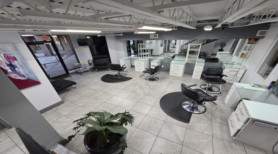 201 W Hillside Rd, Laredo, Texas 78041, 1 Room Rooms,2 BathroomsBathrooms,Commercial retail/office,For Sale,201 W Hillside Rd,20254687