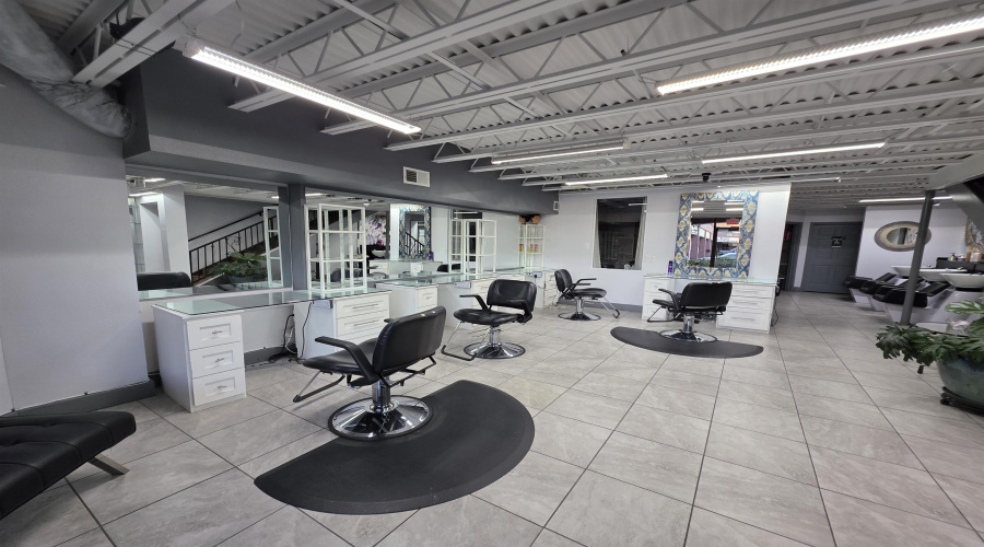 201 W Hillside Rd, Laredo, Texas 78041, 1 Room Rooms,2 BathroomsBathrooms,Commercial retail/office,For Sale,201 W Hillside Rd,20254687