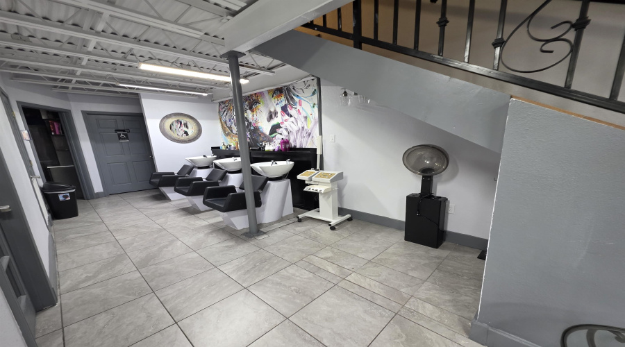 201 W Hillside Rd, Laredo, Texas 78041, 1 Room Rooms,2 BathroomsBathrooms,Commercial retail/office,For Sale,201 W Hillside Rd,20254687