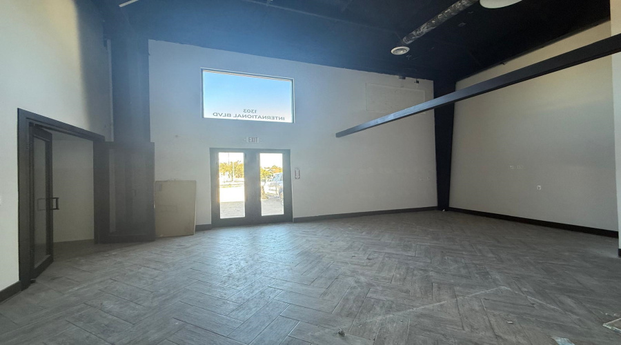 1303 International Blvd, Laredo, Texas 78045, 1 Room Rooms,2 BathroomsBathrooms,Commercial retail/office,For Rent,1303 International Blvd,20254689