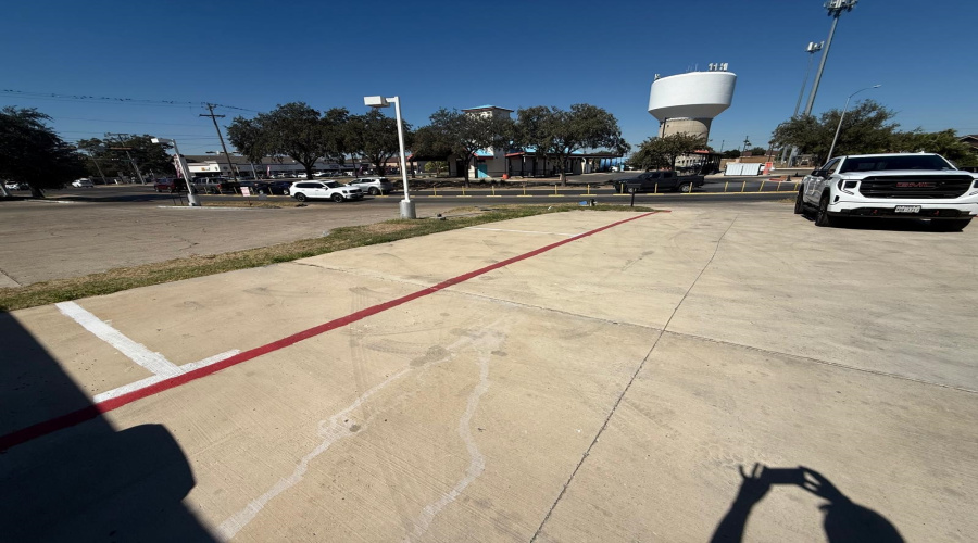 1303 International Blvd, Laredo, Texas 78045, 1 Room Rooms,2 BathroomsBathrooms,Commercial retail/office,For Rent,1303 International Blvd,20254689