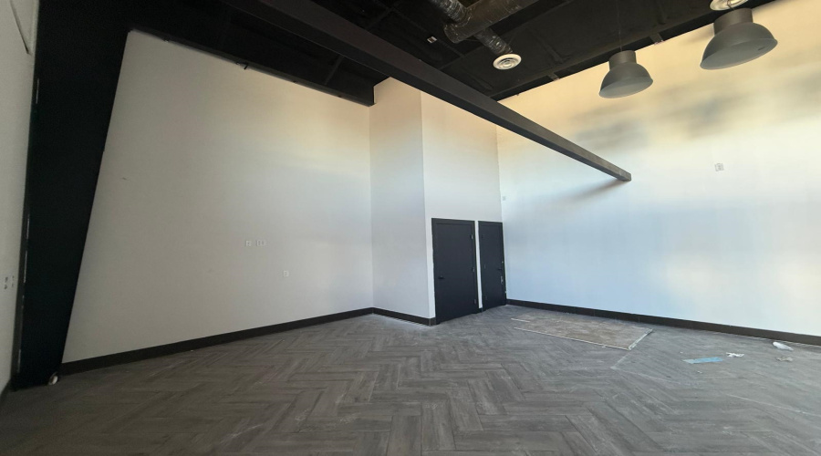 1303 International Blvd, Laredo, Texas 78045, 1 Room Rooms,2 BathroomsBathrooms,Commercial retail/office,For Rent,1303 International Blvd,20254689