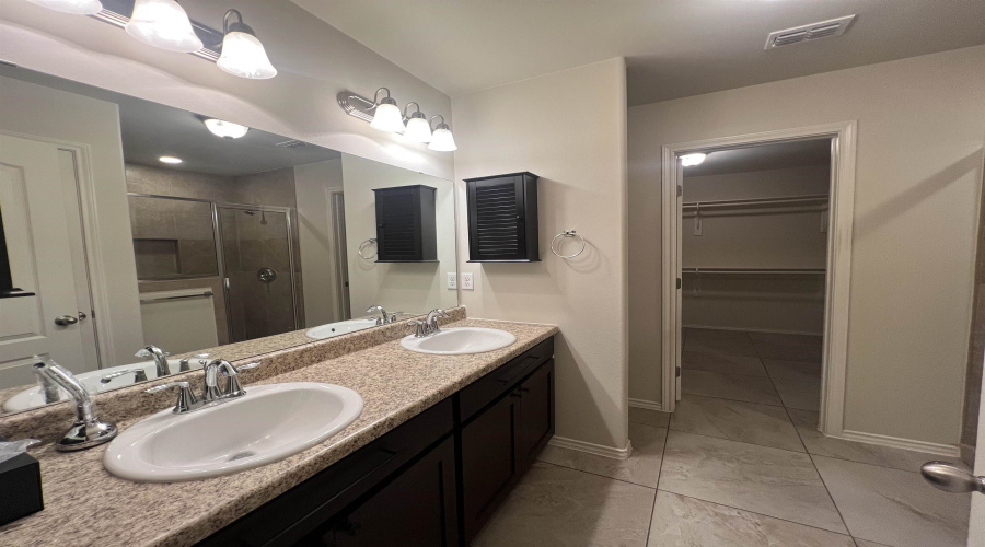 815 Bartolome Ln, Laredo, Texas 78043-9999, 4 Bedrooms Bedrooms, 7 Rooms Rooms,2 BathroomsBathrooms,Residential,For Rent,815 Bartolome Ln,20254686