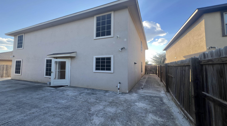 815 Bartolome Ln, Laredo, Texas 78043-9999, 4 Bedrooms Bedrooms, 7 Rooms Rooms,2 BathroomsBathrooms,Residential,For Rent,815 Bartolome Ln,20254686