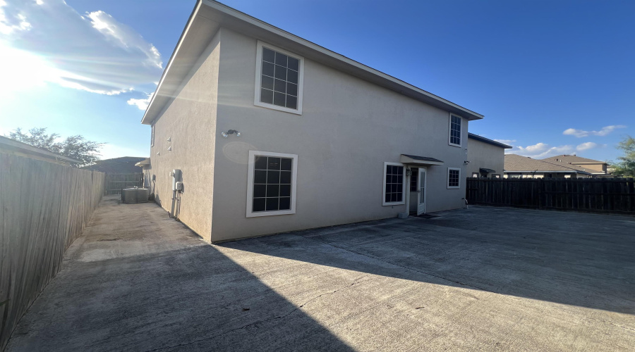 815 Bartolome Ln, Laredo, Texas 78043-9999, 4 Bedrooms Bedrooms, 7 Rooms Rooms,2 BathroomsBathrooms,Residential,For Rent,815 Bartolome Ln,20254686