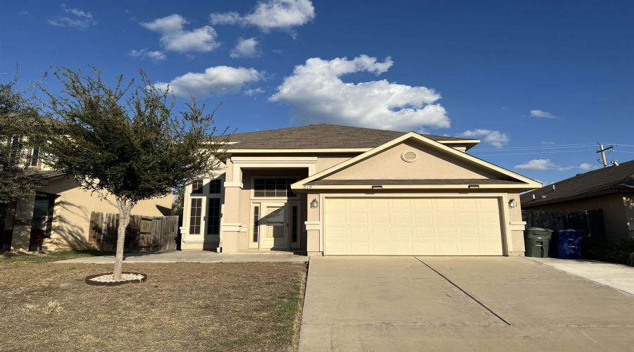 815 Bartolome Ln, Laredo, Texas 78043-9999, 4 Bedrooms Bedrooms, 7 Rooms Rooms,2 BathroomsBathrooms,Residential,For Rent,815 Bartolome Ln,20254686