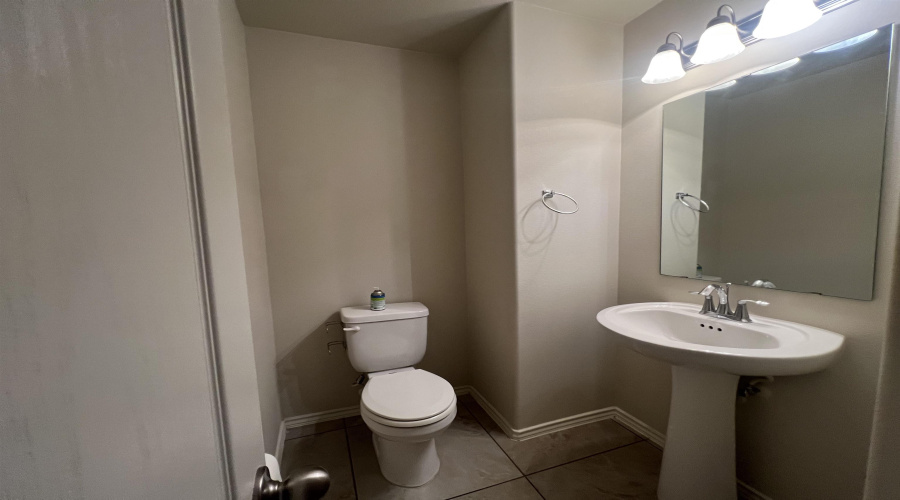 815 Bartolome Ln, Laredo, Texas 78043-9999, 4 Bedrooms Bedrooms, 7 Rooms Rooms,2 BathroomsBathrooms,Residential,For Rent,815 Bartolome Ln,20254686