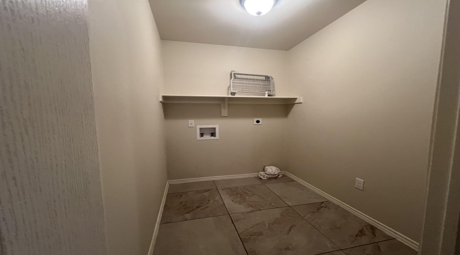 815 Bartolome Ln, Laredo, Texas 78043-9999, 4 Bedrooms Bedrooms, 7 Rooms Rooms,2 BathroomsBathrooms,Residential,For Rent,815 Bartolome Ln,20254686