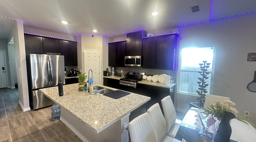 1613 Ocaso Dr., Laredo, Texas 78045, 4 Bedrooms Bedrooms, 8 Rooms Rooms,2 BathroomsBathrooms,Residential,For Rent,1613 Ocaso Dr.,20254690