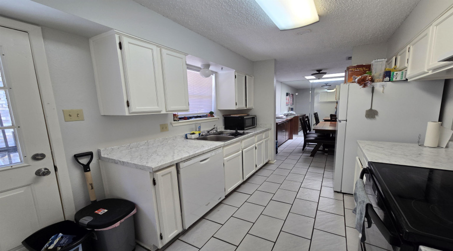 303 Wyoming St, Laredo, Texas 78041, 4 Bedrooms Bedrooms, 6 Rooms Rooms,2 BathroomsBathrooms,Residential,For Sale,303 Wyoming St,20254691