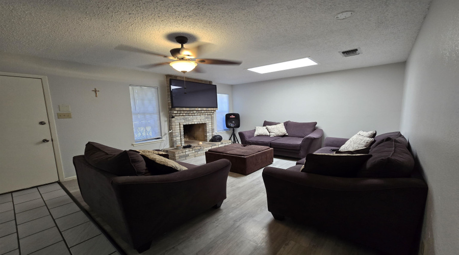 303 Wyoming St, Laredo, Texas 78041, 4 Bedrooms Bedrooms, 6 Rooms Rooms,2 BathroomsBathrooms,Residential,For Sale,303 Wyoming St,20254691