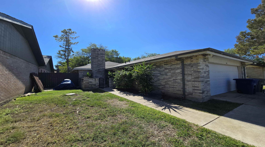 303 Wyoming St, Laredo, Texas 78041, 4 Bedrooms Bedrooms, 6 Rooms Rooms,2 BathroomsBathrooms,Residential,For Sale,303 Wyoming St,20254691