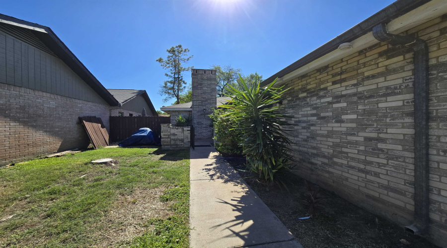 303 Wyoming St, Laredo, Texas 78041, 4 Bedrooms Bedrooms, 6 Rooms Rooms,2 BathroomsBathrooms,Residential,For Sale,303 Wyoming St,20254691