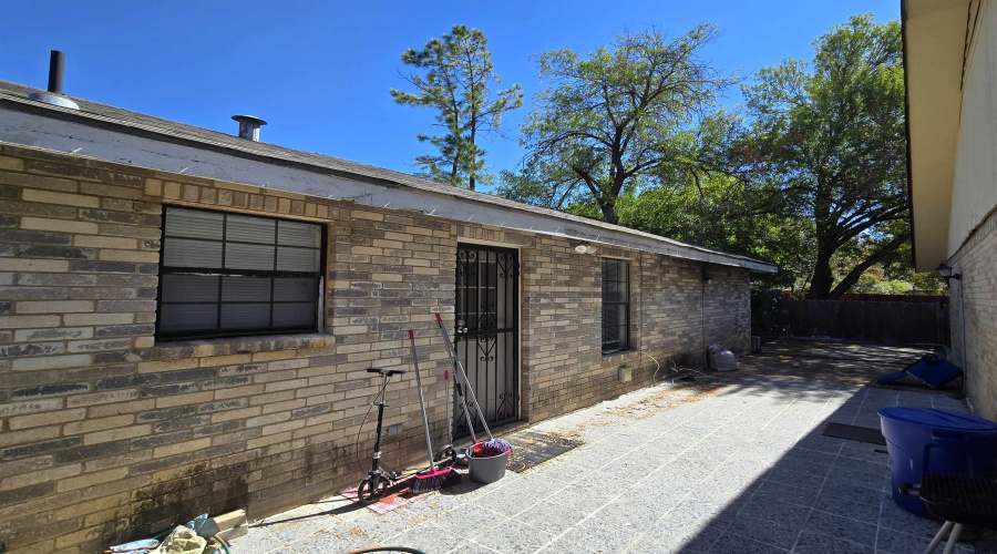 303 Wyoming St, Laredo, Texas 78041, 4 Bedrooms Bedrooms, 6 Rooms Rooms,2 BathroomsBathrooms,Residential,For Sale,303 Wyoming St,20254691