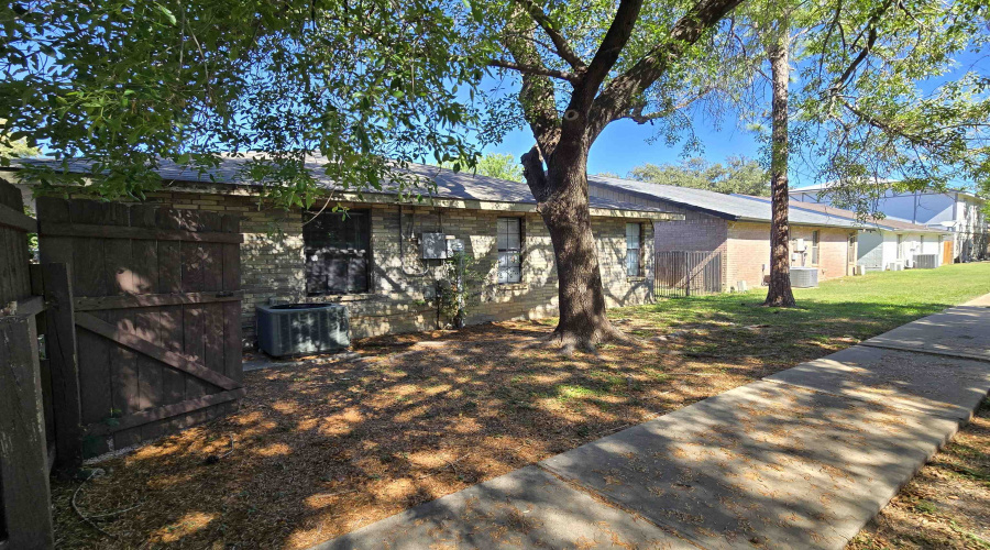 303 Wyoming St, Laredo, Texas 78041, 4 Bedrooms Bedrooms, 6 Rooms Rooms,2 BathroomsBathrooms,Residential,For Sale,303 Wyoming St,20254691