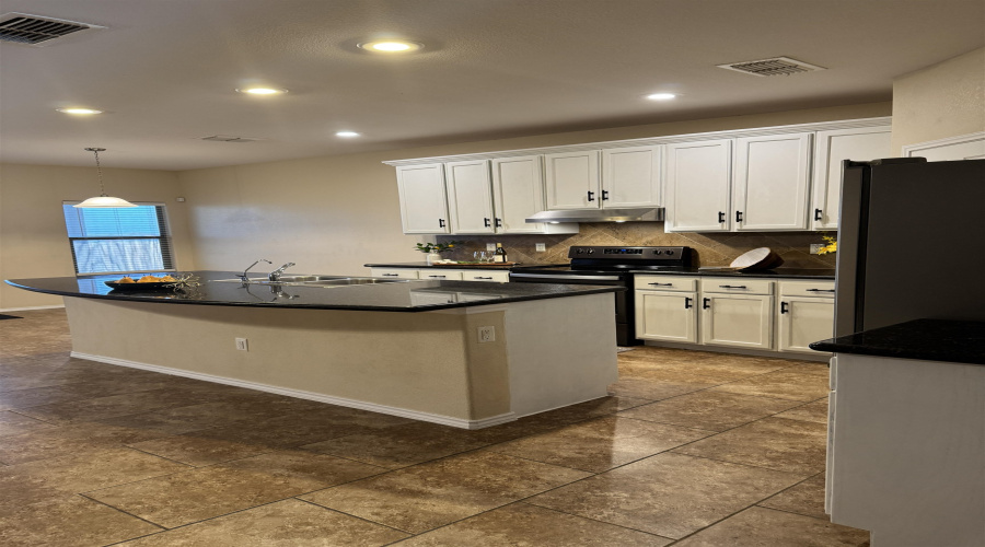 313 Sabal Loop, Laredo, Texas 78045, 4 Bedrooms Bedrooms, 7 Rooms Rooms,2 BathroomsBathrooms,Residential,For Sale,313 Sabal Loop,20254692