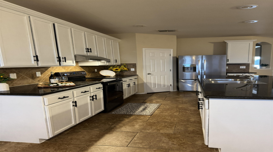 313 Sabal Loop, Laredo, Texas 78045, 4 Bedrooms Bedrooms, 7 Rooms Rooms,2 BathroomsBathrooms,Residential,For Sale,313 Sabal Loop,20254692