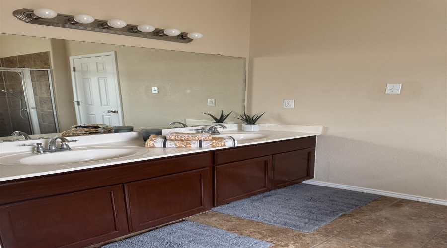 313 Sabal Loop, Laredo, Texas 78045, 4 Bedrooms Bedrooms, 7 Rooms Rooms,2 BathroomsBathrooms,Residential,For Sale,313 Sabal Loop,20254692