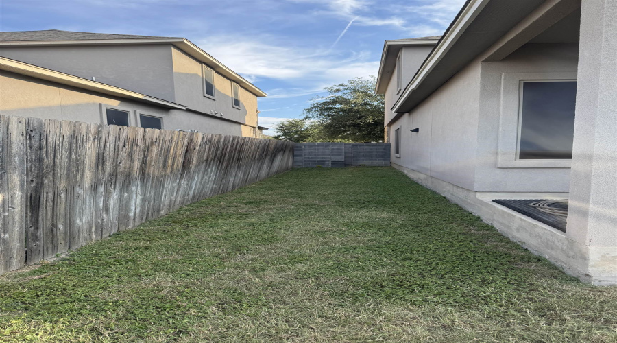 313 Sabal Loop, Laredo, Texas 78045, 4 Bedrooms Bedrooms, 7 Rooms Rooms,2 BathroomsBathrooms,Residential,For Sale,313 Sabal Loop,20254692
